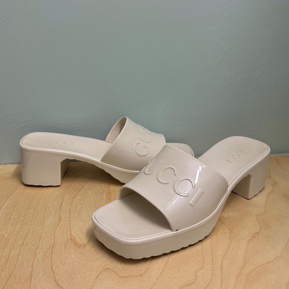 Gucci Off-White Block Heel Sandals - Picture 1 of 3